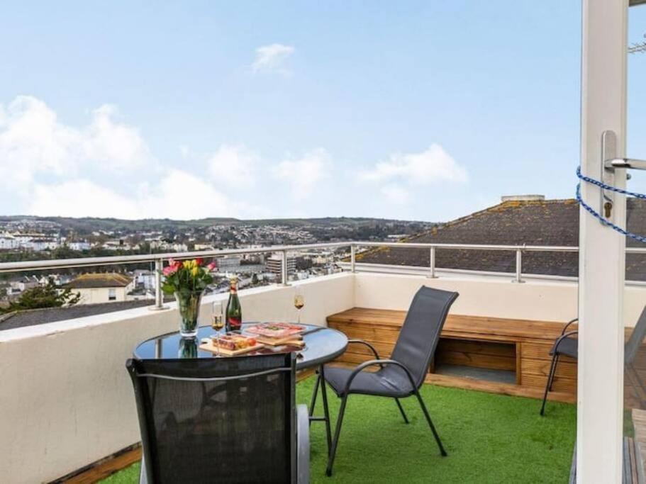 Number 7 Stunning Sea Views Apartamento