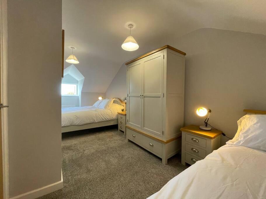 Hot Tub, Newly Refurbished 4 Bed, Dog Friendly. * Torquay