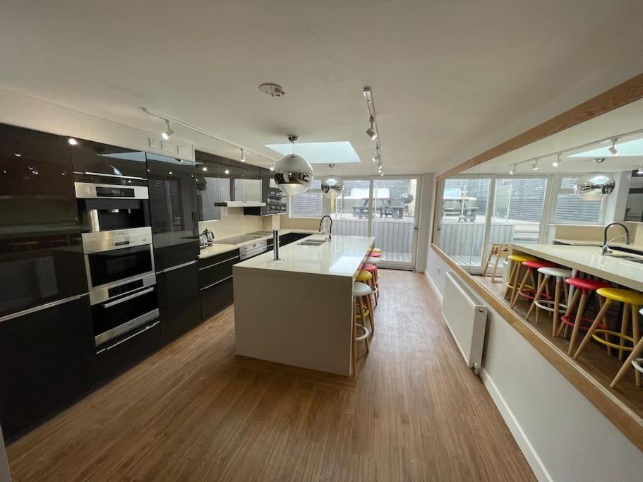 Hot Tub, Newly Refurbished 4 Bed, Dog Friendly. * Torquay