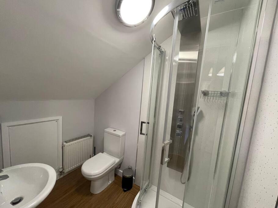 Hot Tub, Newly Refurbished 4 Bed, Dog Friendly. Torquay