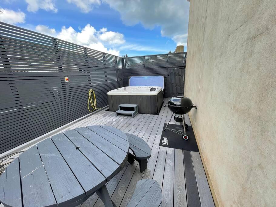 Hot Tub, Newly Refurbished 4 Bed, Dog Friendly. Torquay