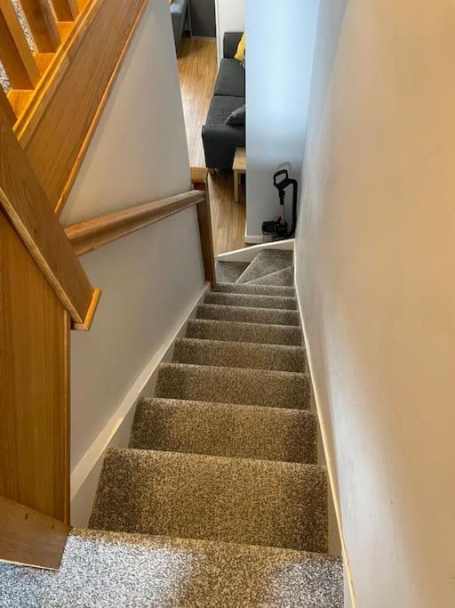 Hot Tub, Newly Refurbished 4 Bed, Dog Friendly. Holiday home