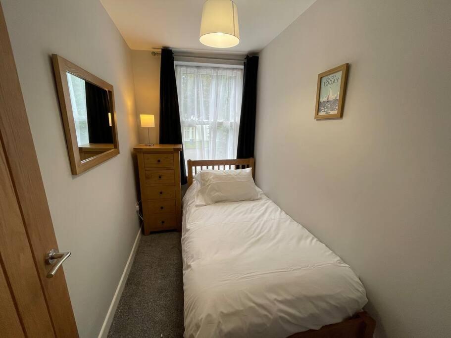 Hot Tub, Newly Refurbished 4 Bed, Dog Friendly. *