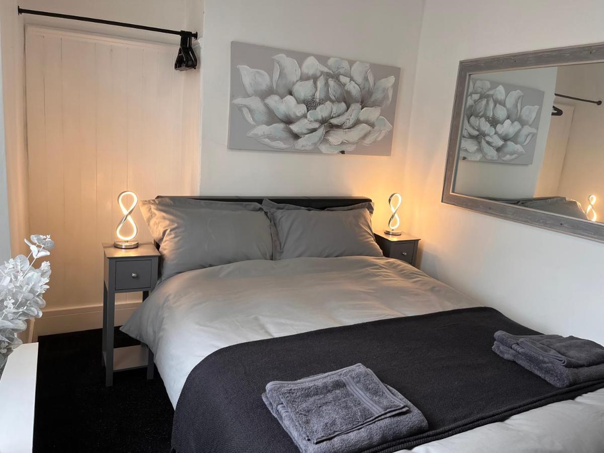 Sandy Toes : Relaxing Contemporary Victorian 10 Mins To Beach