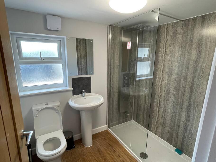 Hot Tub, Newly Refurbished 4 Bed, Dog Friendly. * Torquay