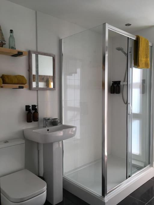 Casa de férias Berachah - Garden With Hot Tub Sleeps 6