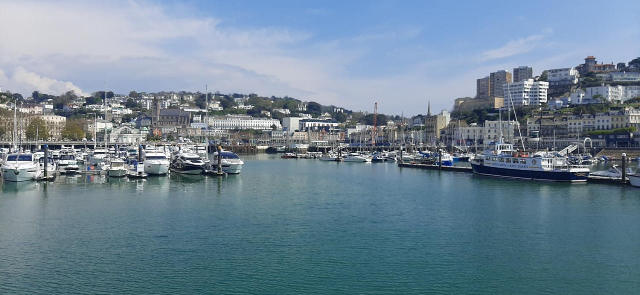 Rare Luxury Harbourview Sleeps 6 Apartment