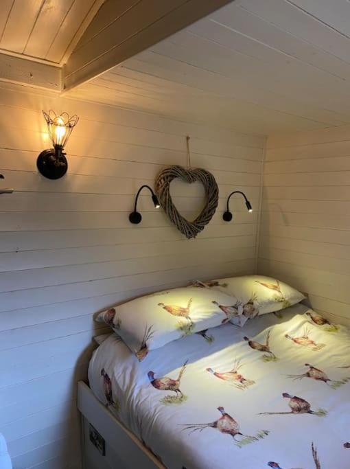Apple Hut *