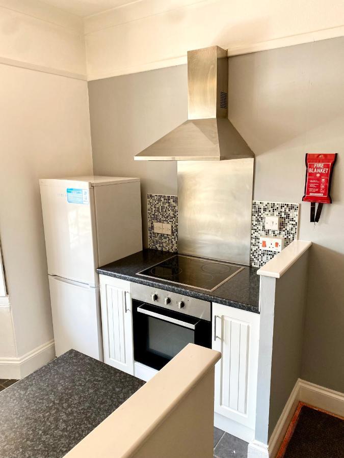 Torquay, 2 Bedrooms, Sleep 6, Free Parking, Torbay Torquay
