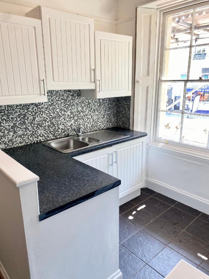 Apartment Torquay, 2 Bedrooms, Sleep 6, Free Parking, Torbay Torquay