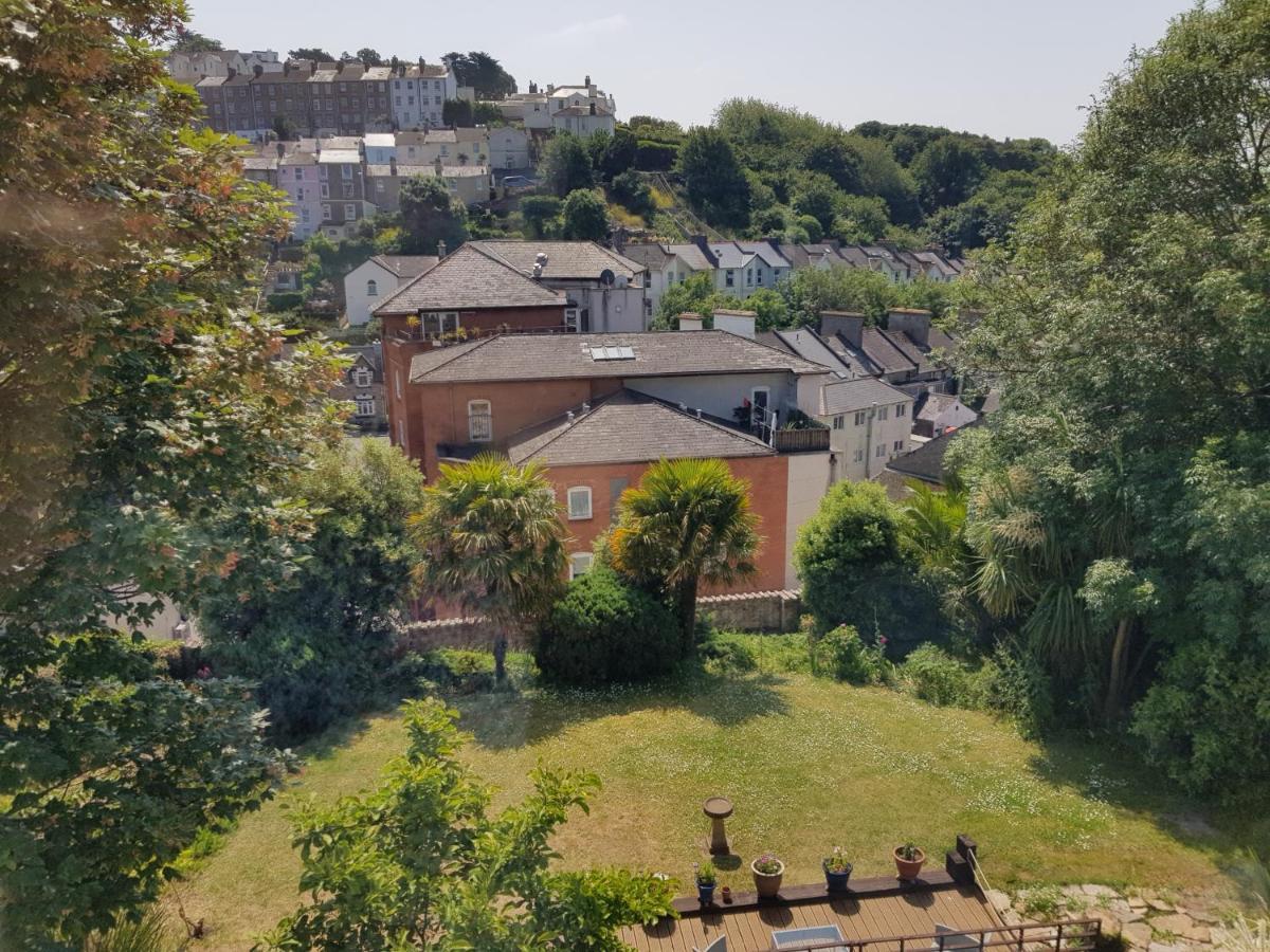 Barclay Court Guest house 4*