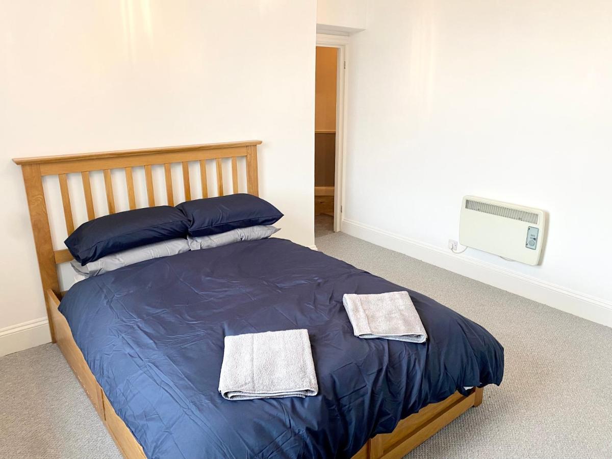 Torquay, 2 Bedrooms, Sleep 6, Free Parking, Torbay Apartment