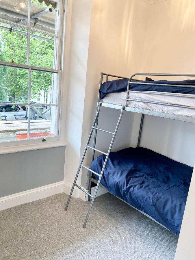 Torquay, 2 Bedrooms, Sleep 6, Free Parking, Torbay Apartment Torquay