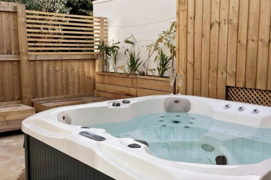 Berachah - Garden With Hot Tub Sleeps 6 Casa de férias Torquay