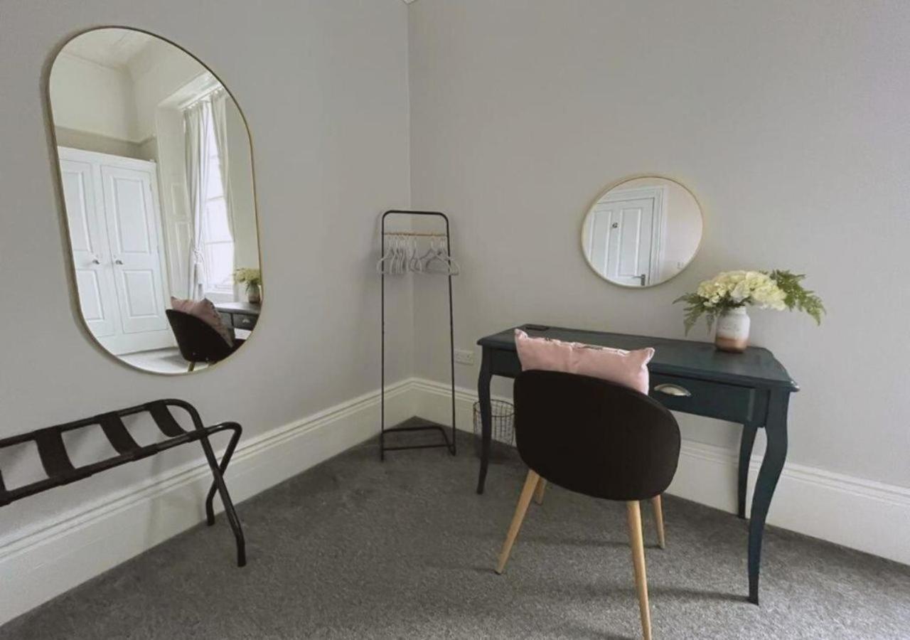 3 Sheets To The Wind, Boutique Holiday In *