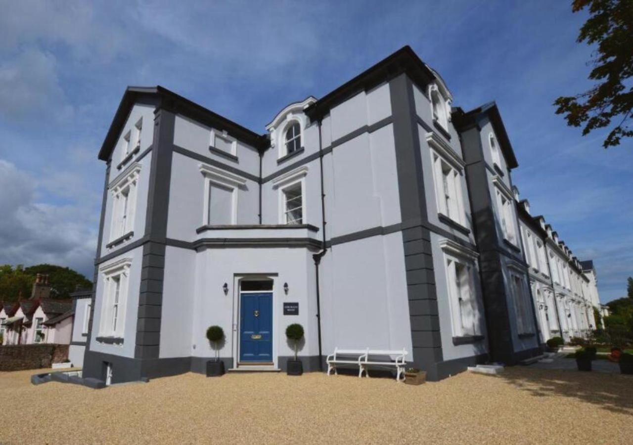 3 Sheets To The Wind, Boutique Holiday In