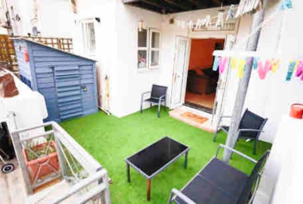 Lovely Two Bedroom Apartment, With Private Garden! Apartamento *