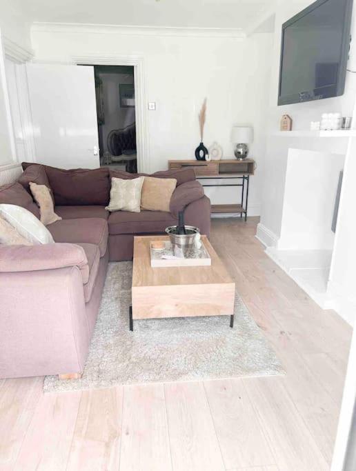 Lovely Two Bedroom Apartment, With Private Garden! * Torquay