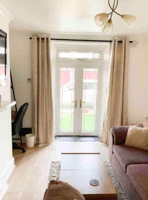 Lovely Two Bedroom Apartment, With Private Garden! Apartamento Torquay
