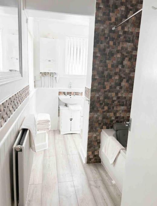 Apartamento Lovely Two Bedroom Apartment, With Private Garden! *
