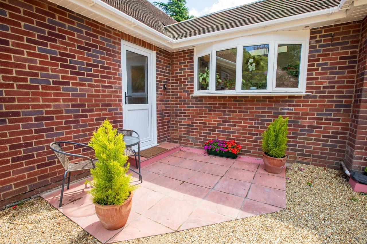 Cosy Annex, Close To With Parking Apartment *