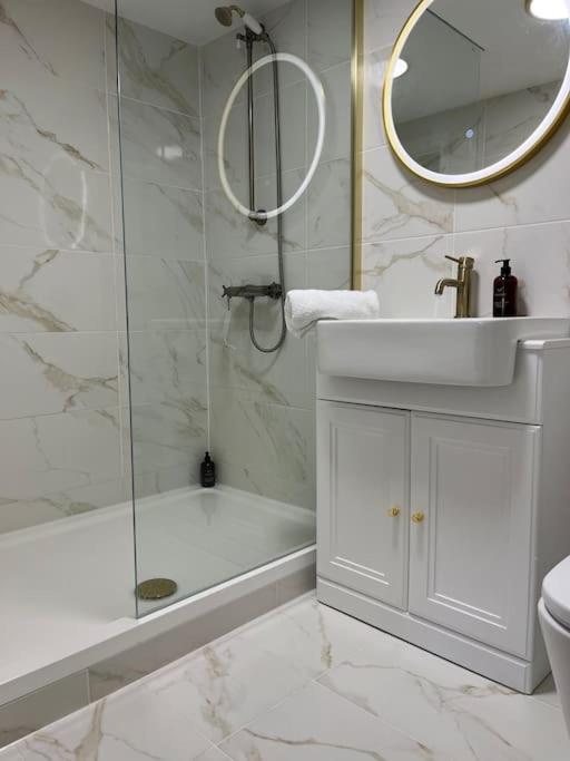 Chelston Grange Near The With Private Garden & Parking Apartment Torquay