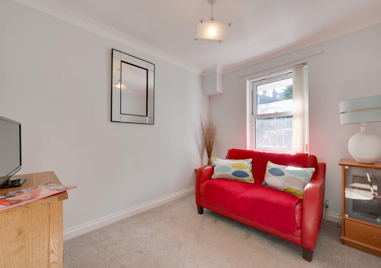 4 Hesketh Mews * Torquay
