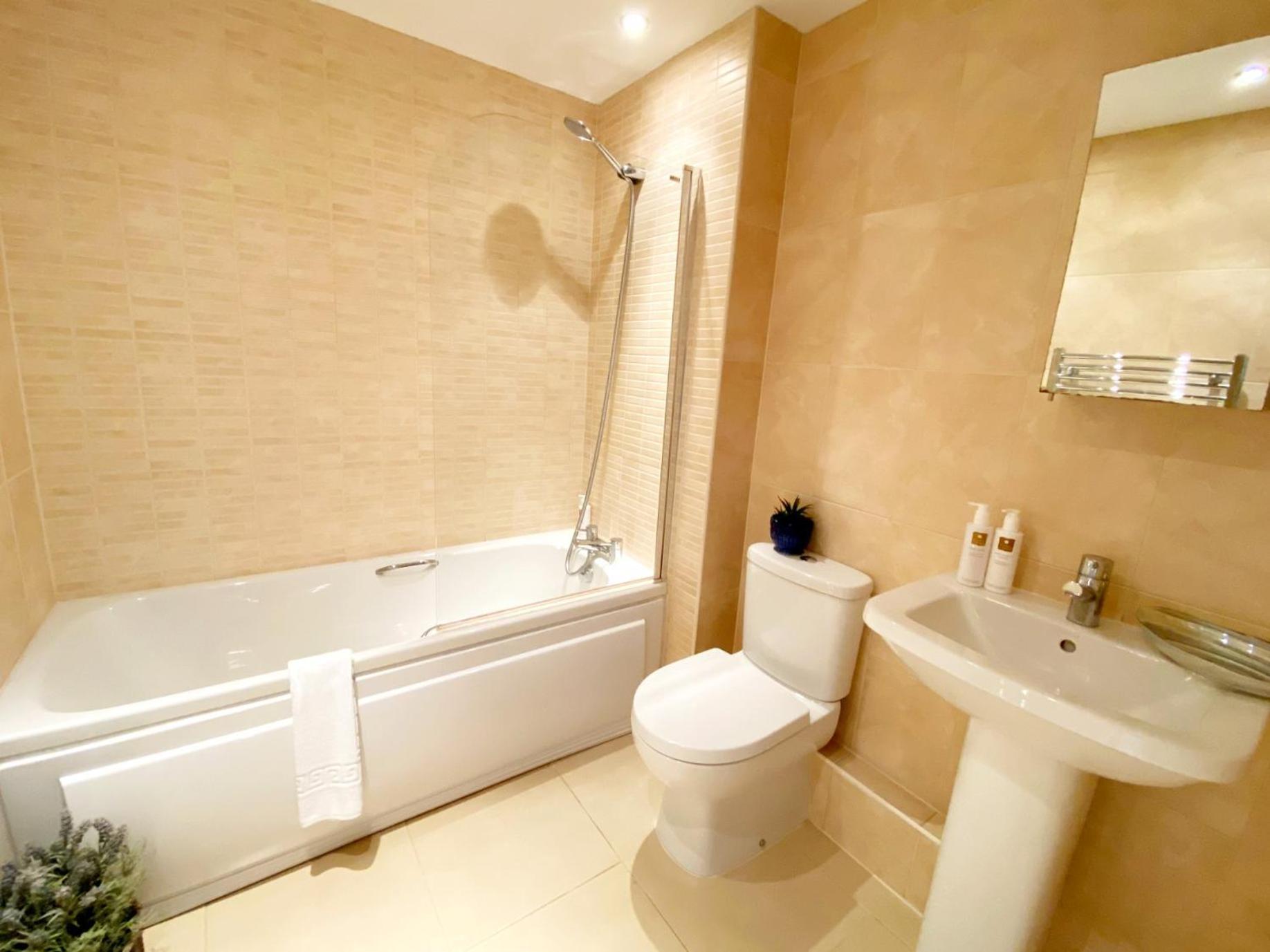 Sea View Apartment, 7 Ellington Court *