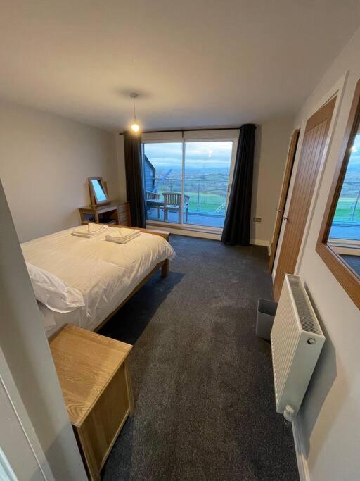 Holiday home Dog Friendly, Roof Hot Tub, Panoramic Views. *