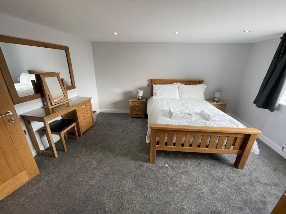 Holiday home Dog Friendly, Roof Hot Tub, Panoramic Views. Torquay