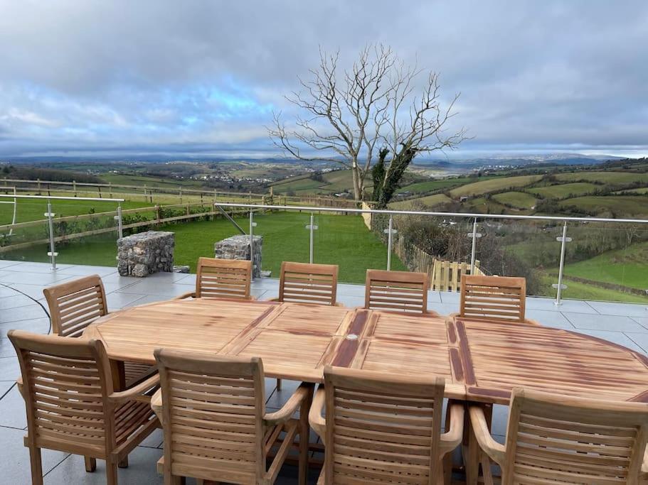 Dog Friendly, Roof Hot Tub, Panoramic Views.