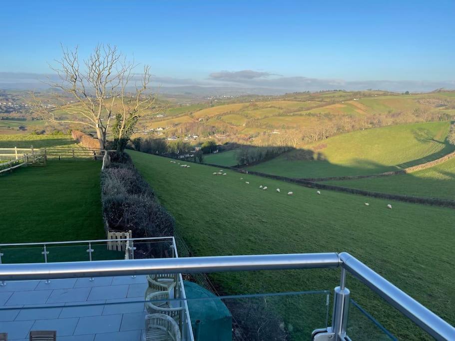 Dog Friendly, Roof Hot Tub, Panoramic Views. *