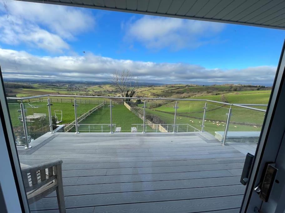 Dog Friendly, Roof Hot Tub, Panoramic Views.