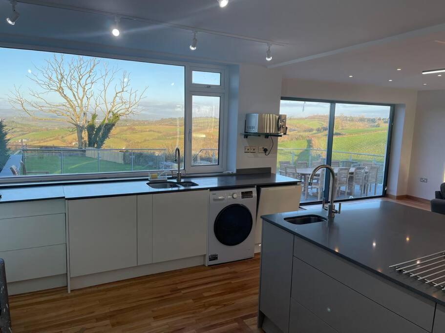 Dog Friendly, Roof Hot Tub, Panoramic Views. Torquay