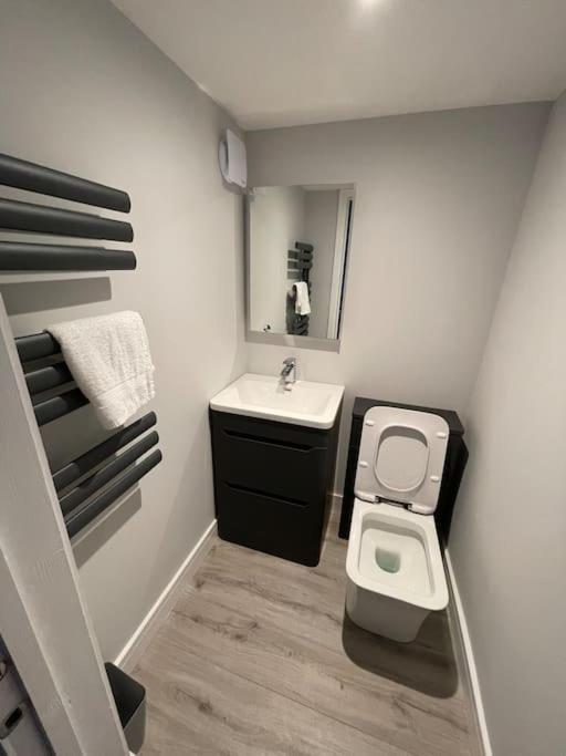 Holiday home Dog Friendly, Roof Hot Tub, Panoramic Views.