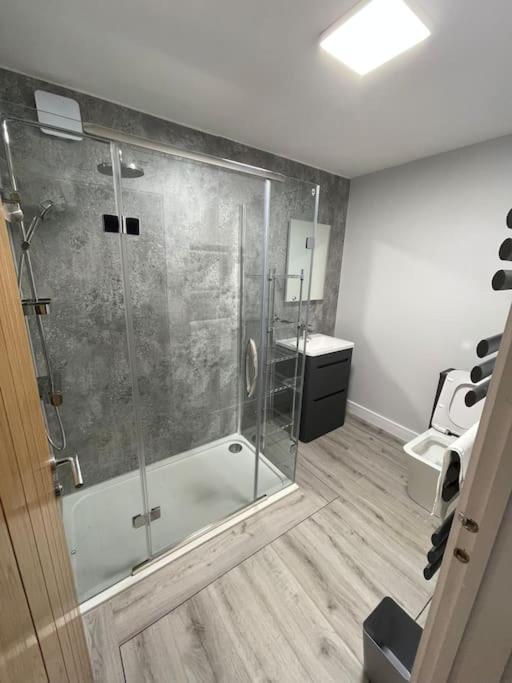 Holiday home Dog Friendly, Roof Hot Tub, Panoramic Views. *