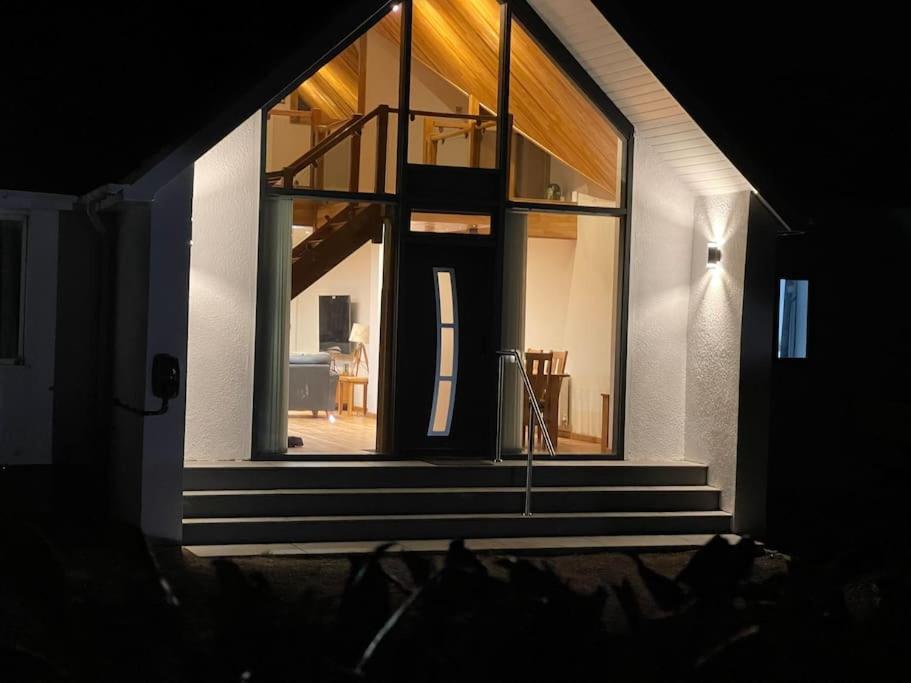 Holiday home Dog Friendly, Roof Hot Tub, Panoramic Views.