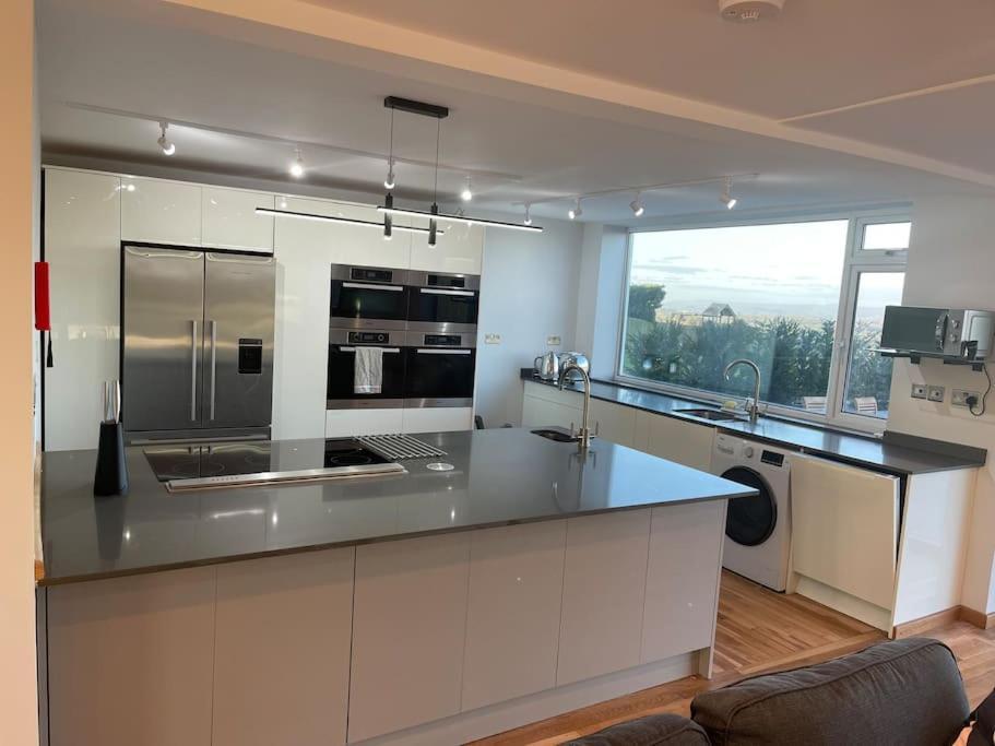 Dog Friendly, Roof Hot Tub, Panoramic Views. Holiday home Torquay