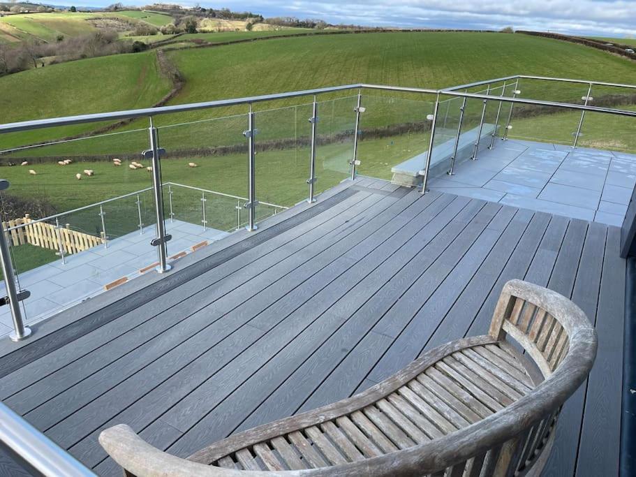 Dog Friendly, Roof Hot Tub, Panoramic Views. Holiday home *