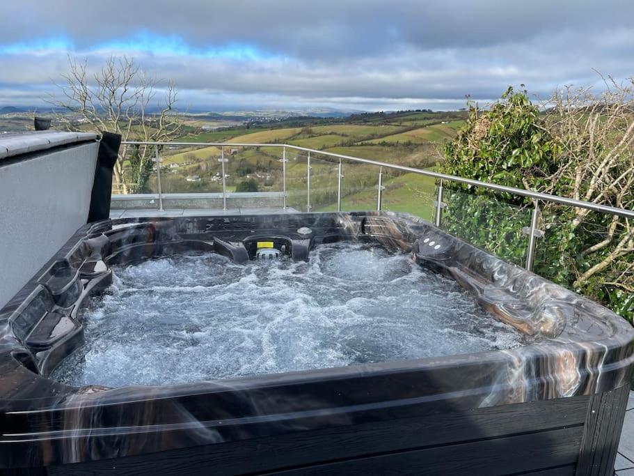 Dog Friendly, Roof Hot Tub, Panoramic Views. *