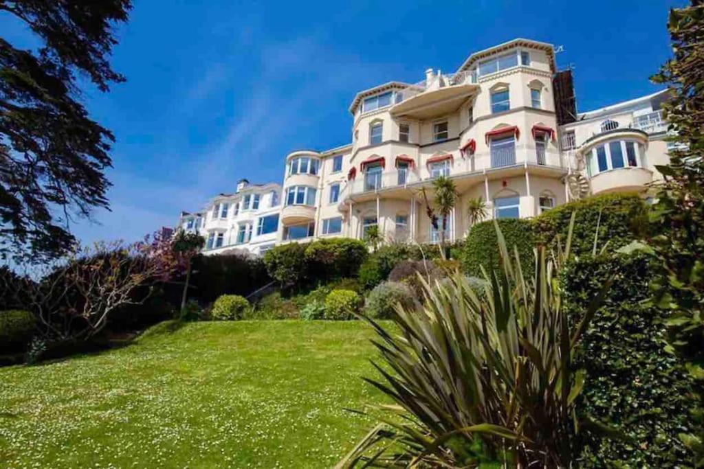 Luxury Riviera View Waterside