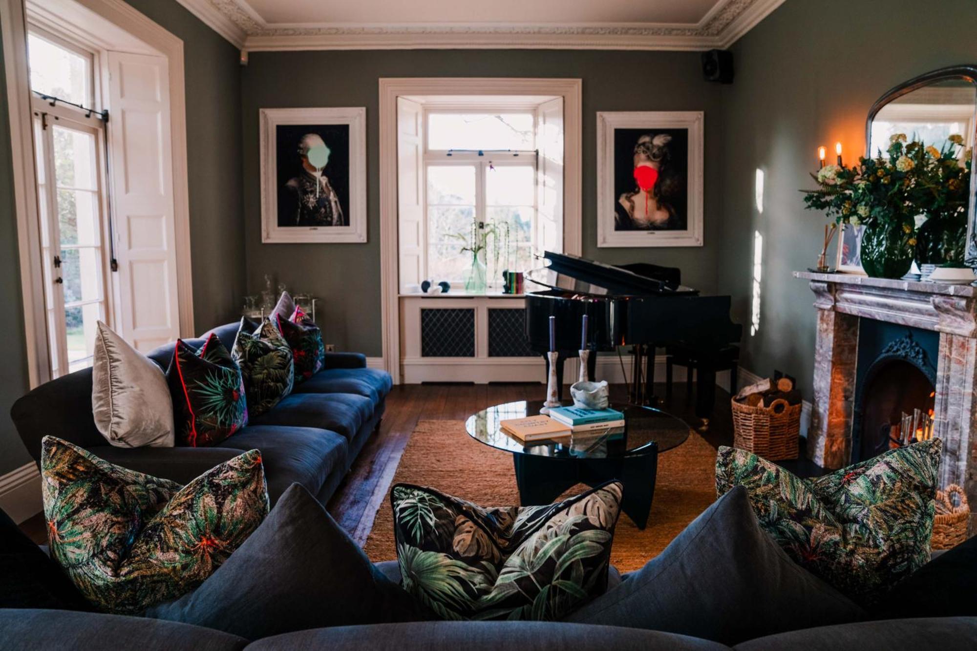Villa St Anne's Manor - Luxury With Hot Tub *