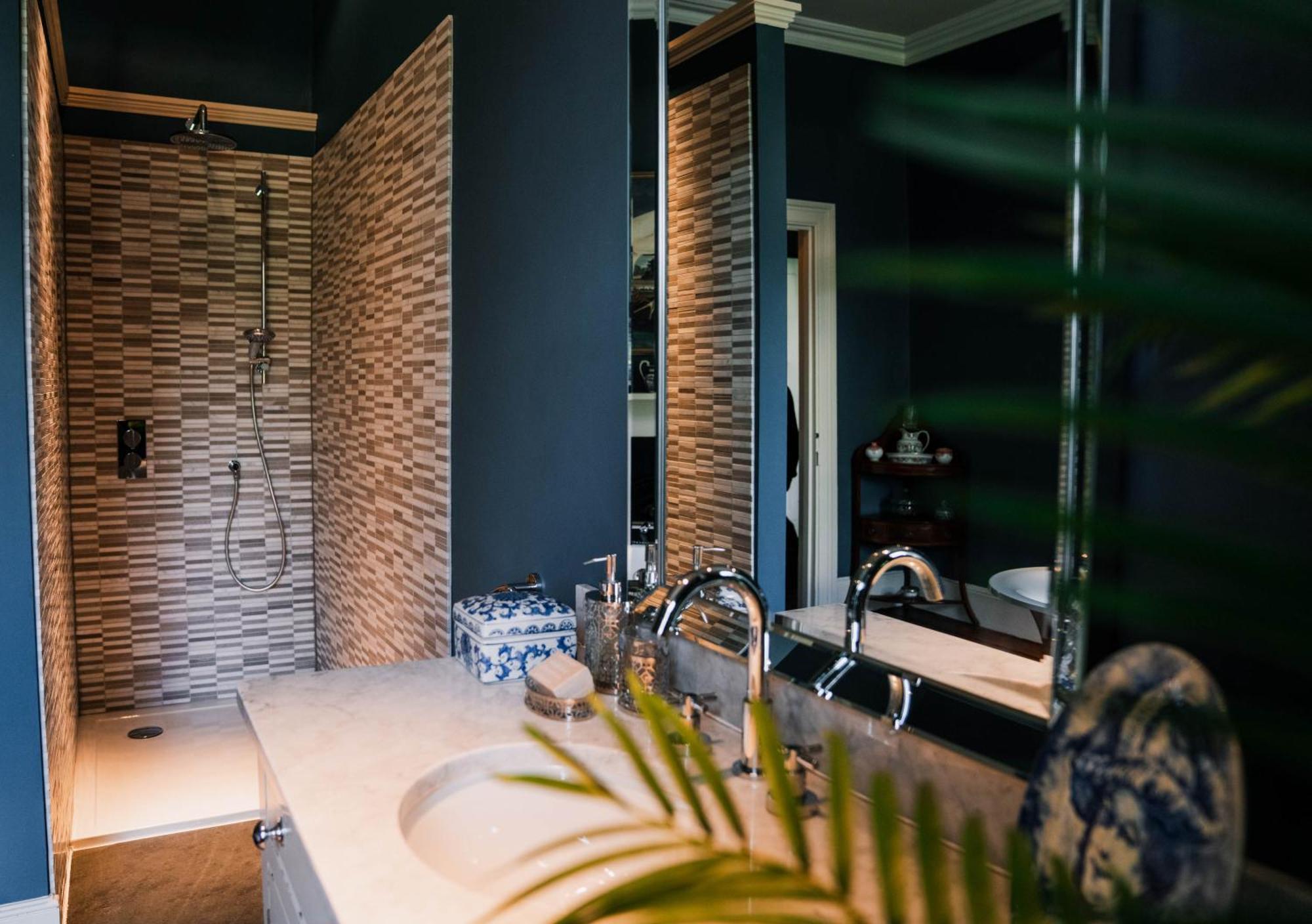 Villa St Anne's Manor - Luxury With Hot Tub
