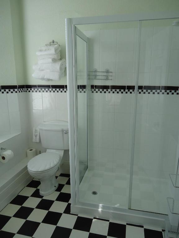 Cary Court - 4*