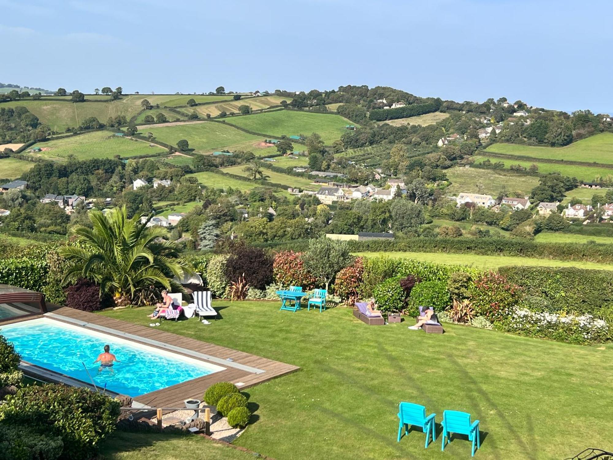 Halekulani Devon Homestay Torquay