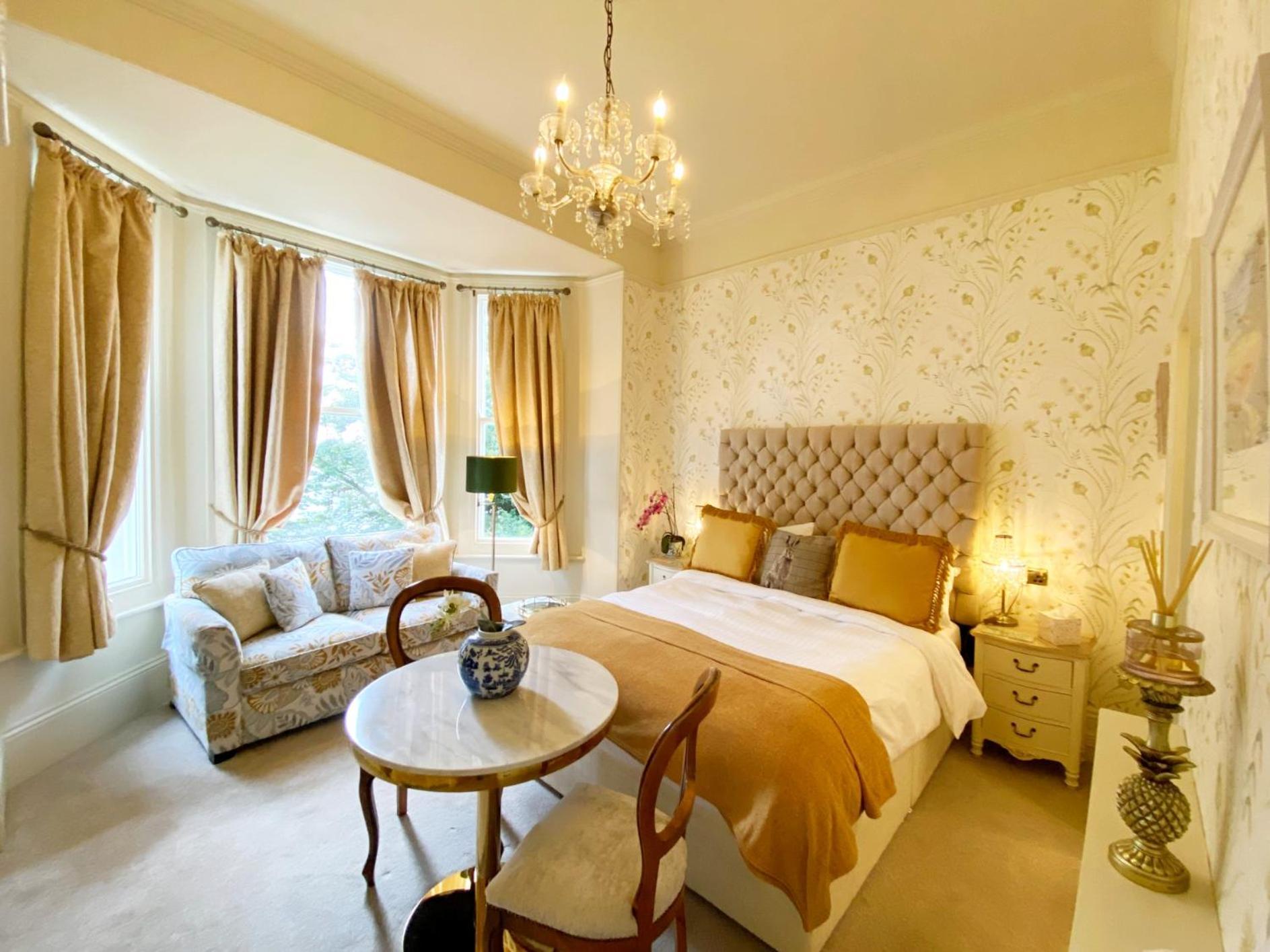 Muntham Luxury *