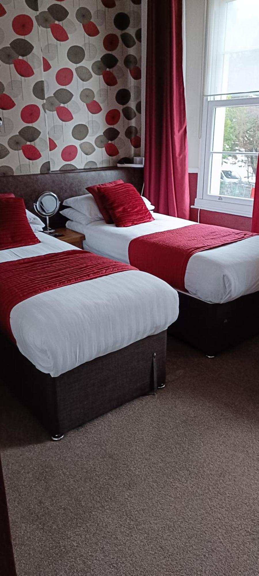 Guest house Lawnswood 4*