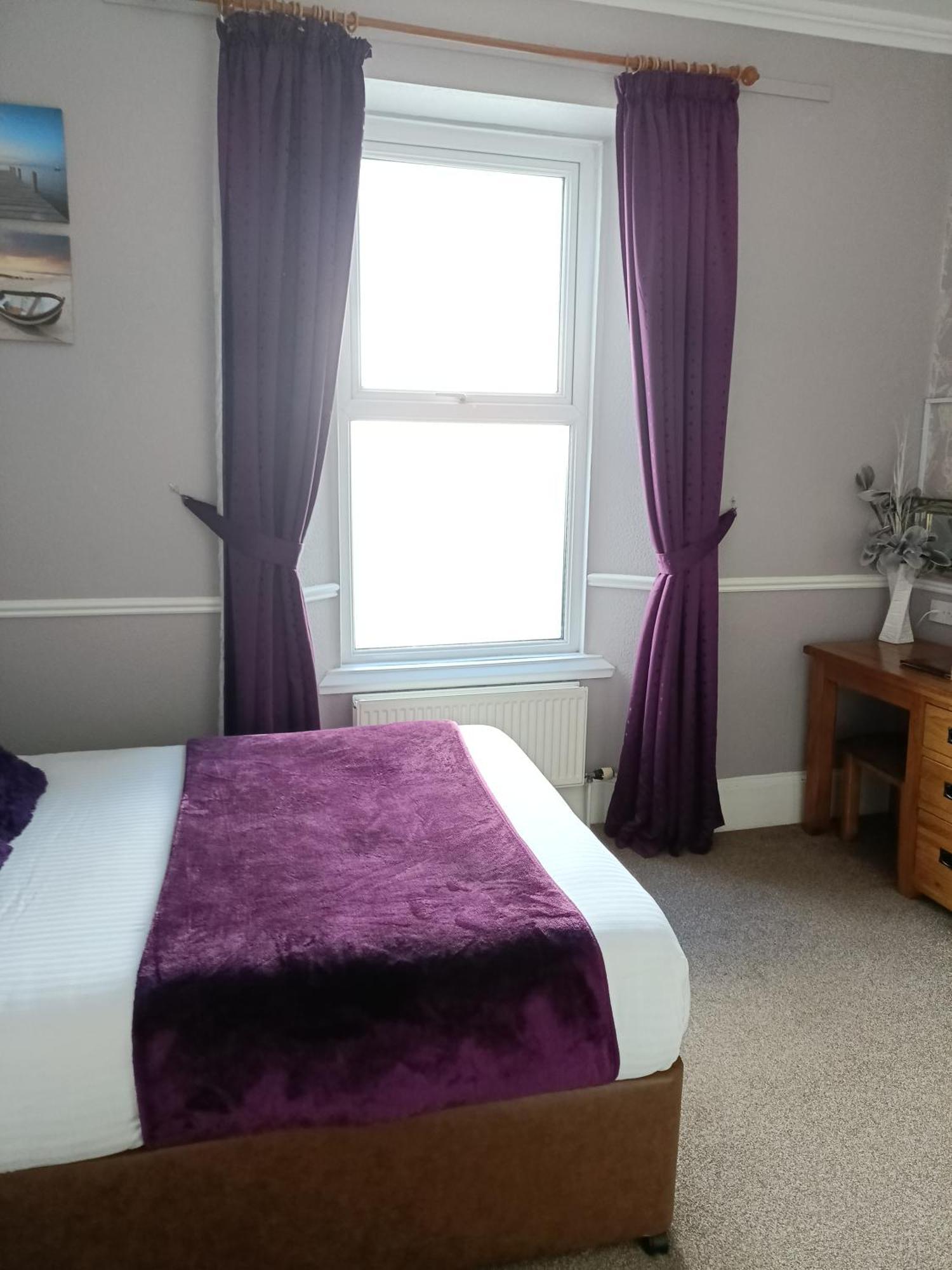 Guest house Lawnswood 4*