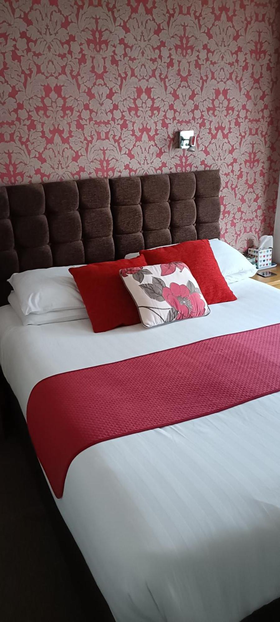 Lawnswood Guest house 4*