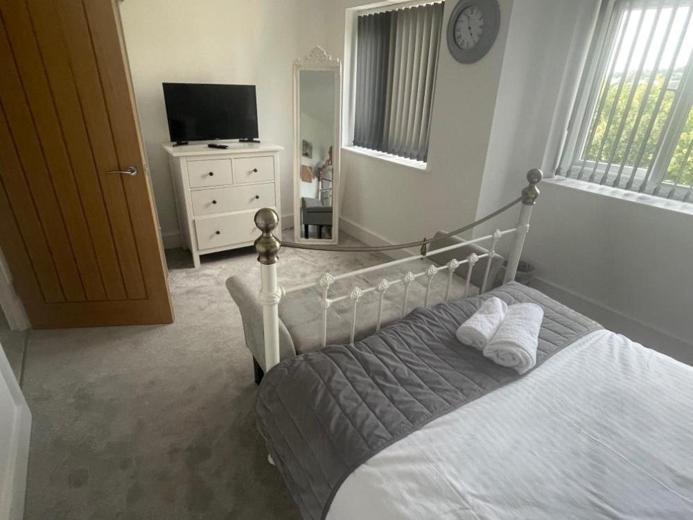 Rutland Heights: Coastal Retreat With Sea Views And Ev Charging